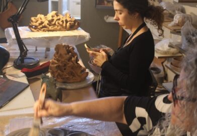 Artistas apresentam exposição inédita de esculturas na capital