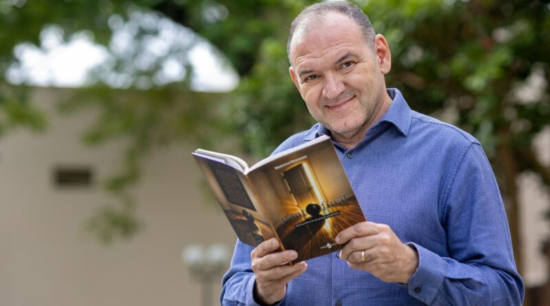 Literatura: Marcelo Passamai revisita marcas da pandemia em livro de poesias